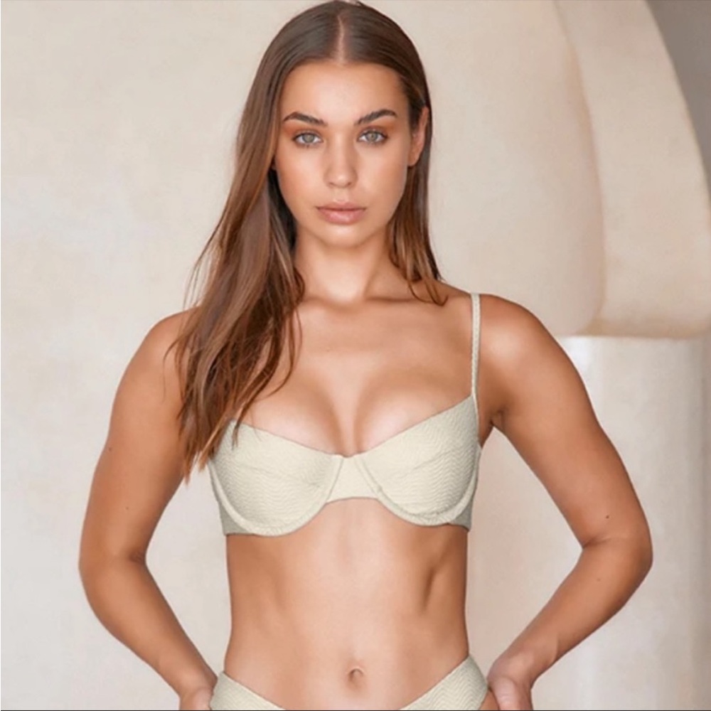 Monday Swimwear Maui Top Vanilla Chevron